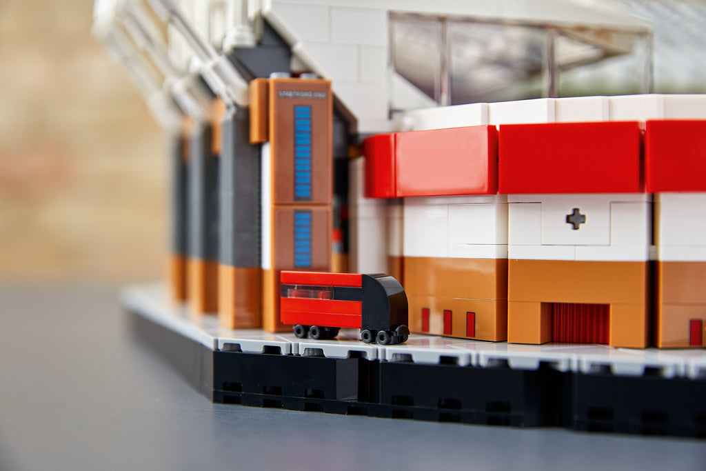https://www.lego.com/cdn/cs/set/assets/blta51be8d786871b03/10272_alt6.jpg