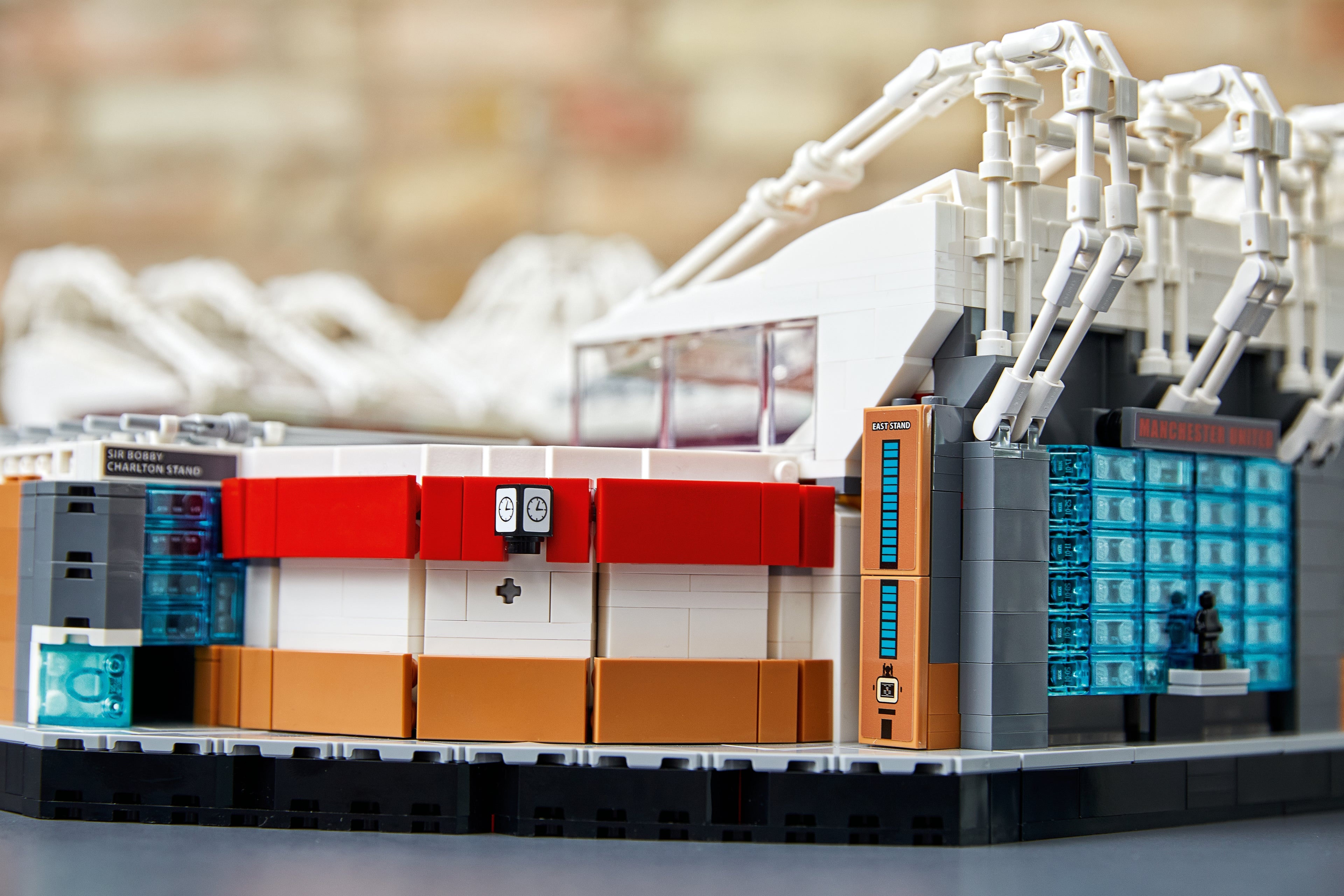 https://www.lego.com/cdn/cs/set/assets/blt085428bb9bb8be6c/10272_alt8.jpg
