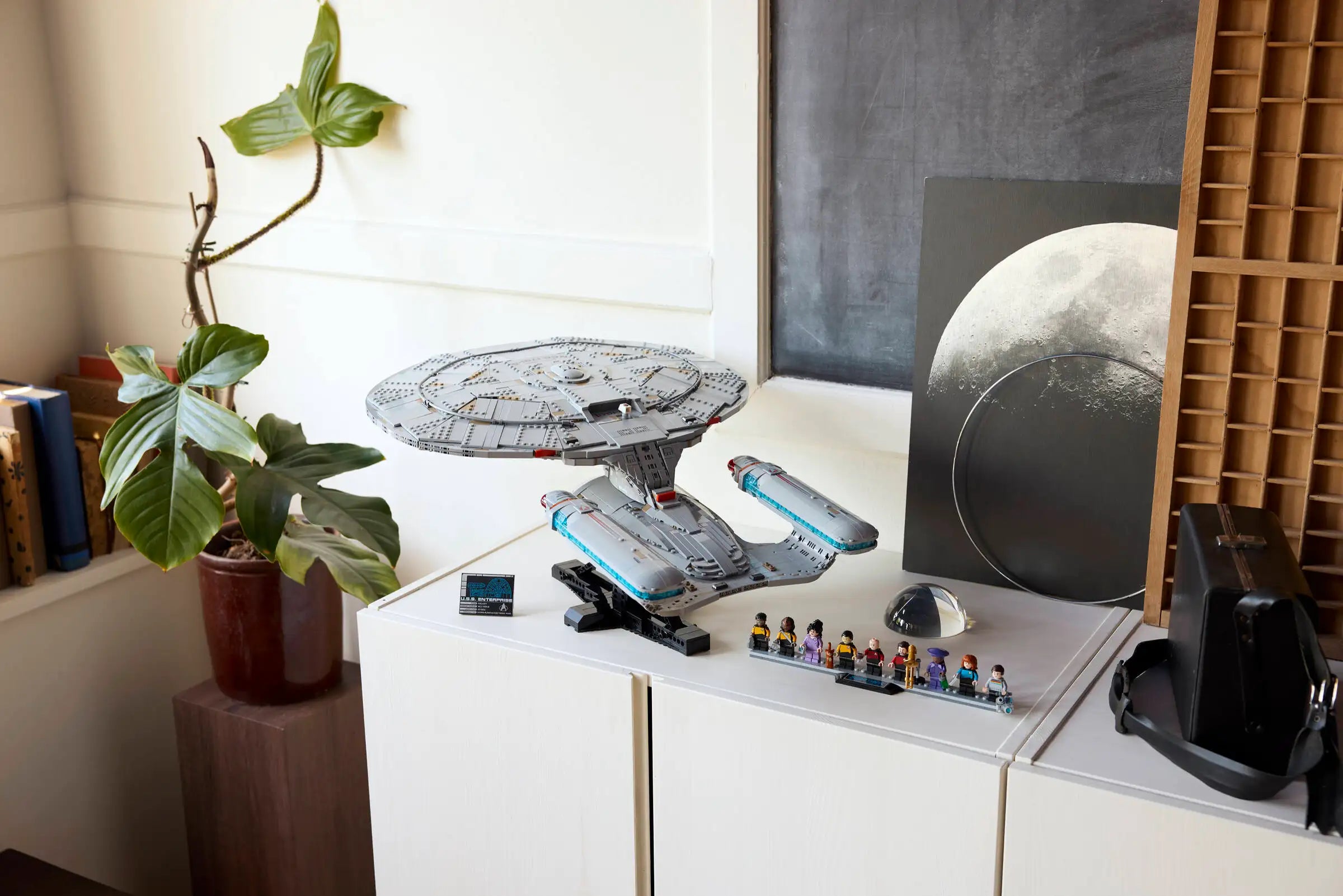 LEGO Icons Star Trek: U.S.S. Enterprise NCC-1701-D™ [PREORDER]