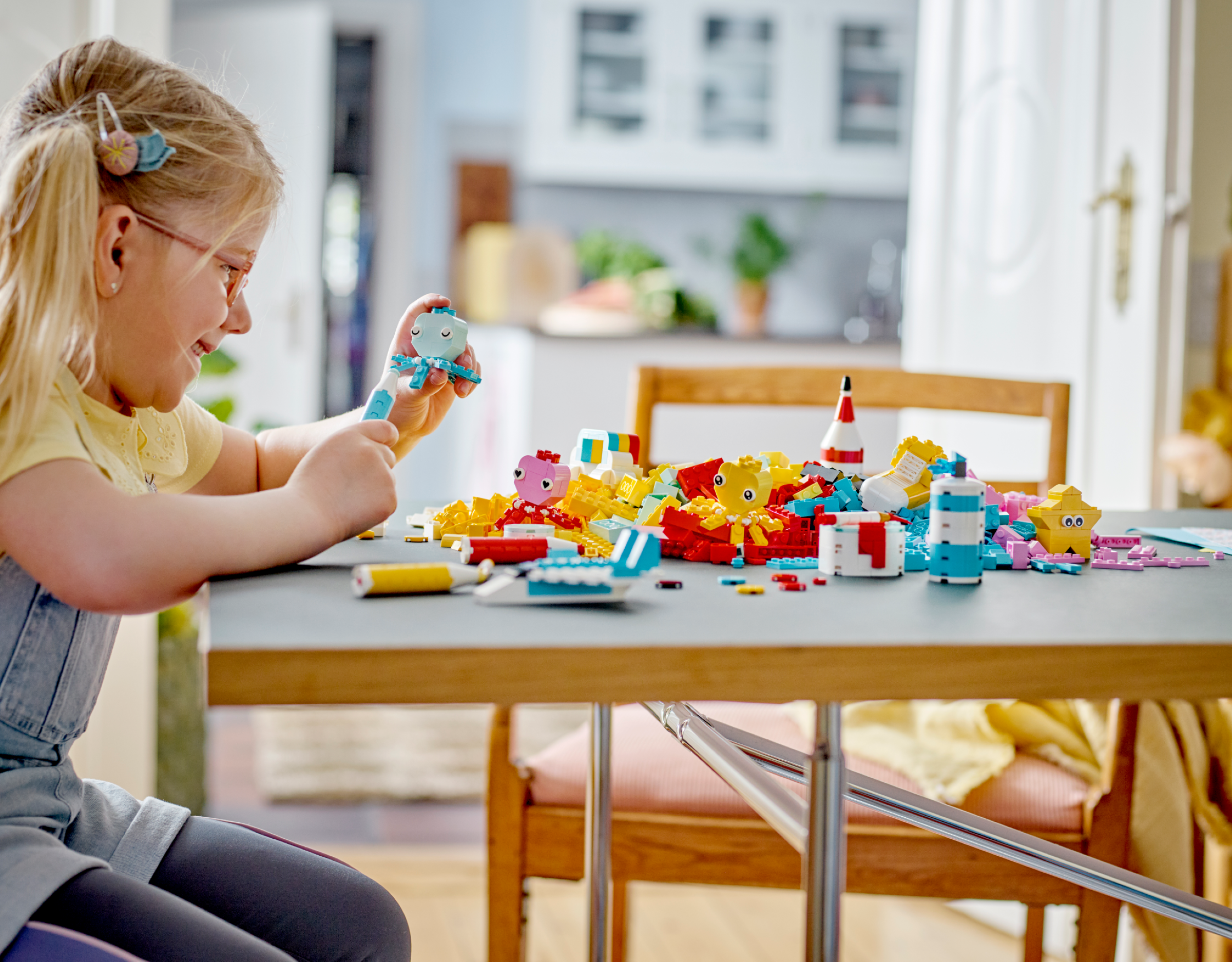 https://www.lego.com/cdn/cs/set/assets/bltebf177f70477c57f/11032_alt7.png