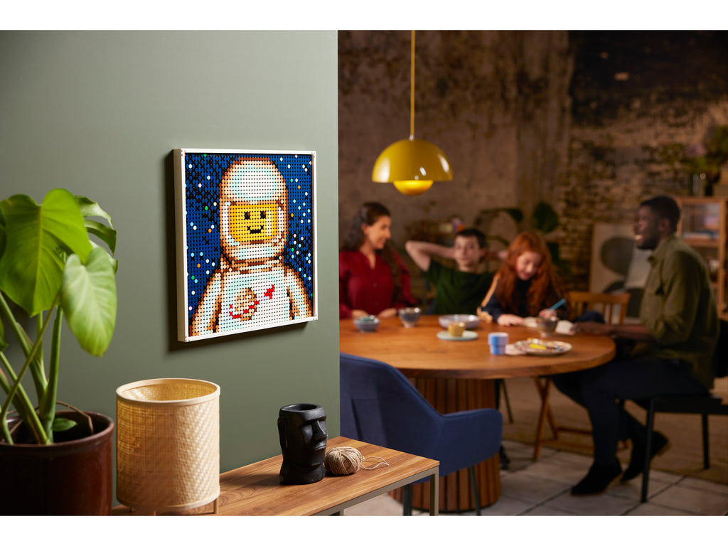 https://www.lego.com/cdn/cs/set/assets/bltef06e0ca08c65c68/21226_Lifestyle_22.jpg