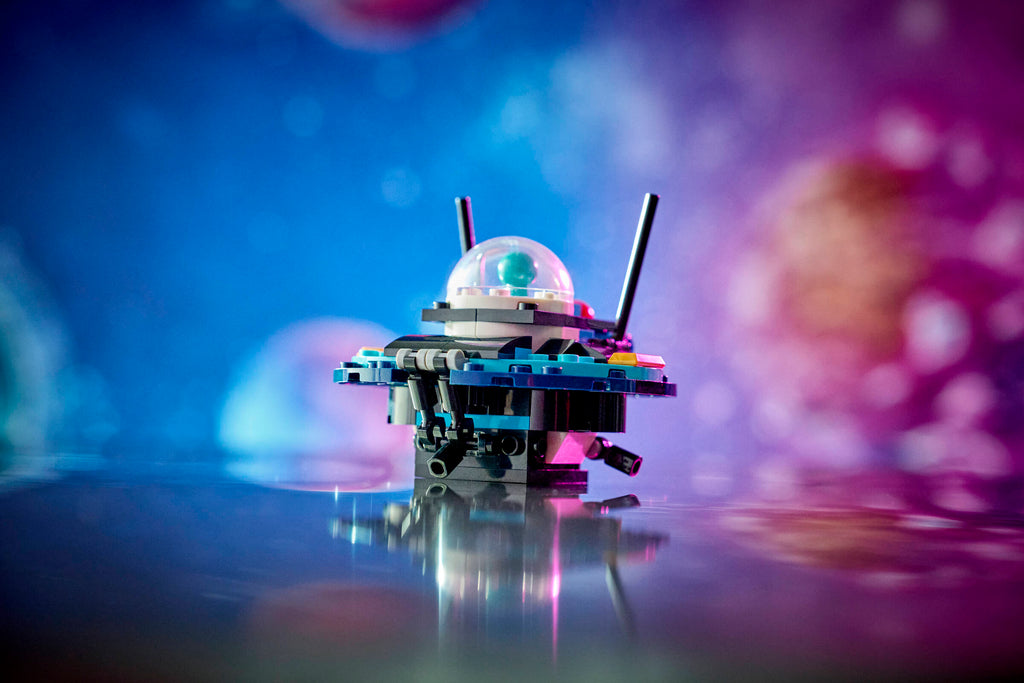 https://www.lego.com/cdn/cs/set/assets/bltc371eae11c3fa115/31378_Lifestyle_envr_C_en-gb.jpg