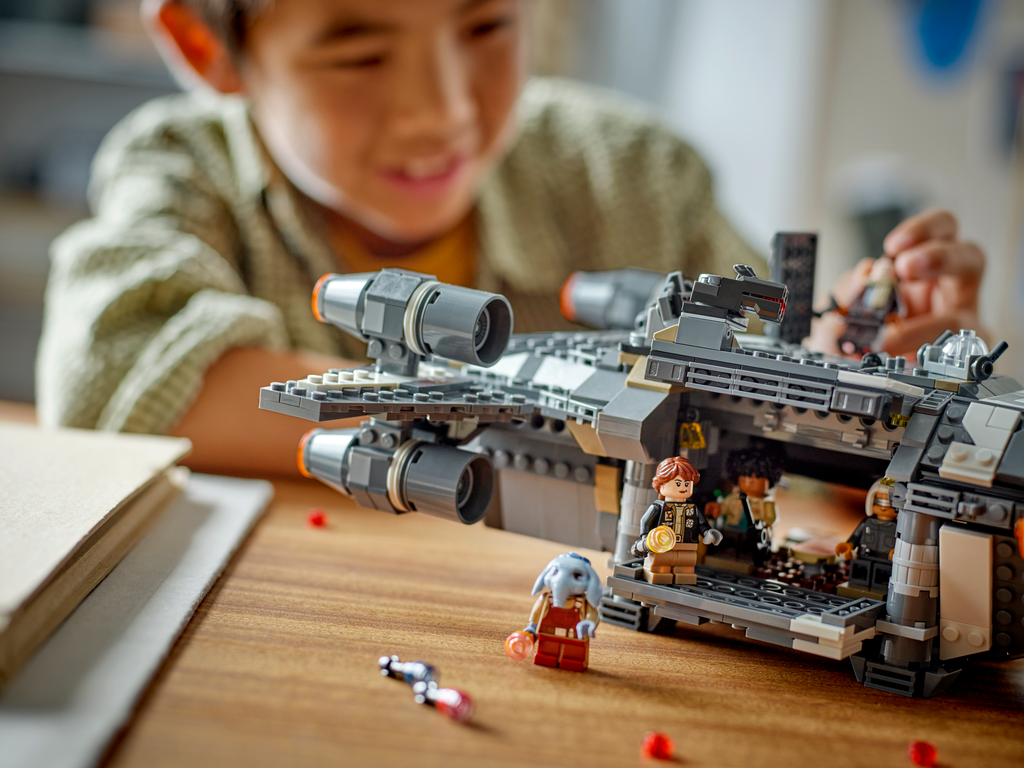 https://www.lego.com/cdn/cs/set/assets/bltdc115c16f11426c6/75374_Lifestyle_cons_2.png