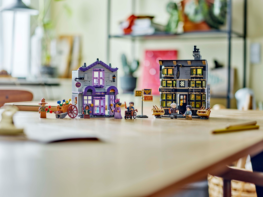https://www.lego.com/cdn/cs/set/assets/blt641fc560d06f2443/76439_Lifestyle_envr.png