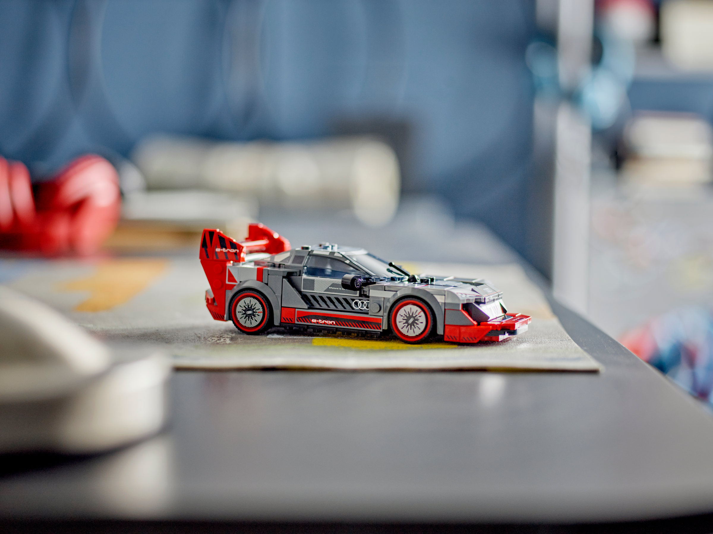https://www.lego.com/cdn/cs/set/assets/blt2cc1afa9662c5530/76921_Lifestyle_envr.png