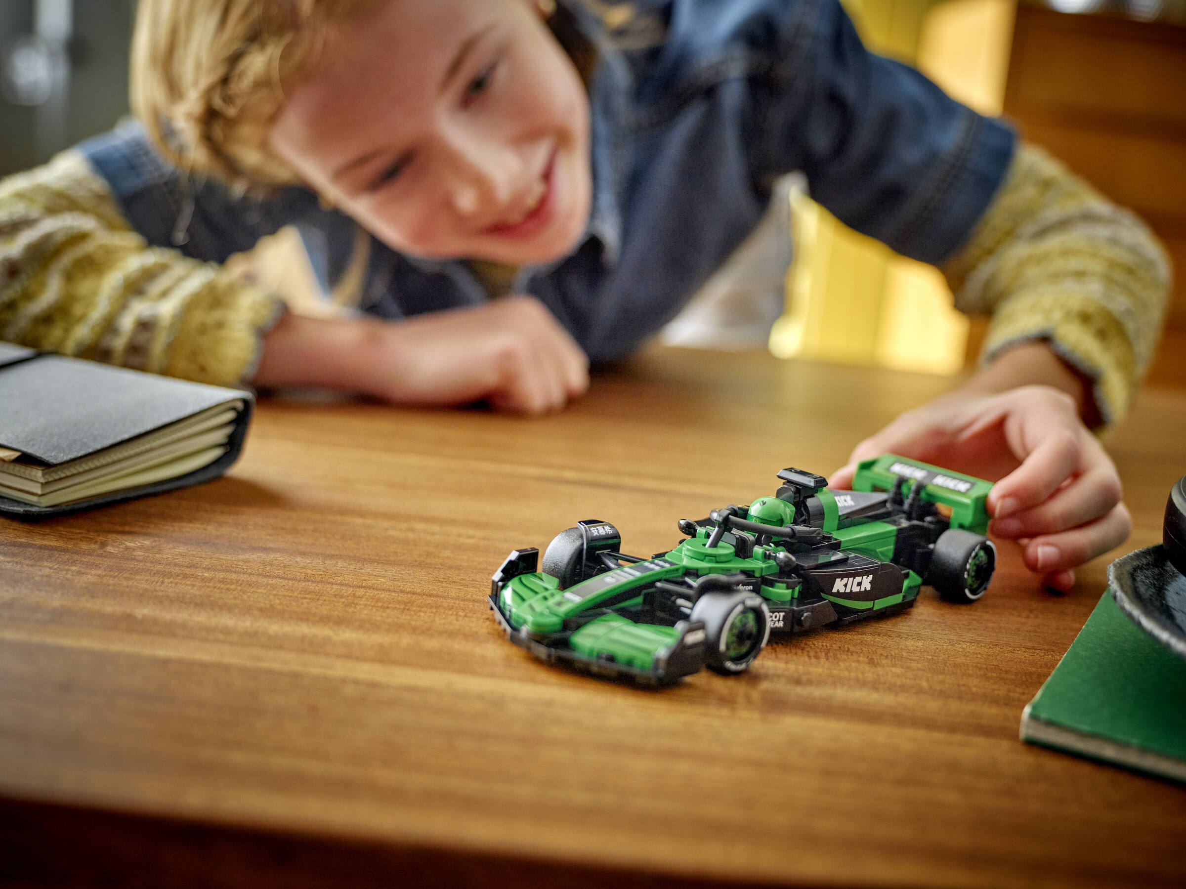 LEGO Speed Champions - KICK Sauber F1® Team C44 Race Car - 77247