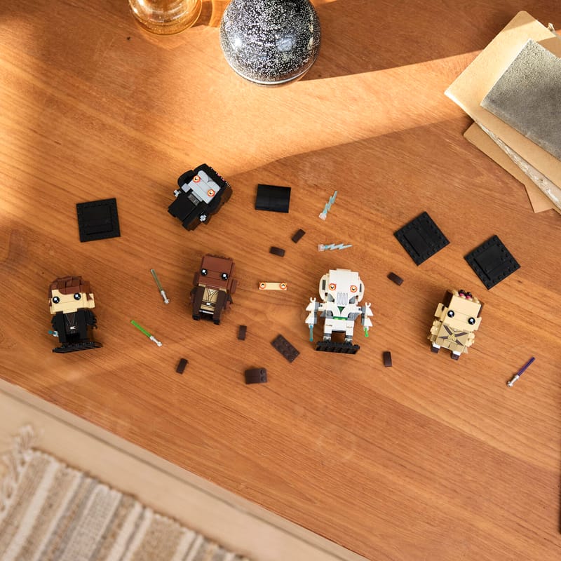 https://www.lego.com/cdn/cs/set/assets/blt175b1e5b063da2b3/40796_Lifestyle_Build_en-gb.jpg?fit=crop&quality=80&width=800&height=800&dpr=1