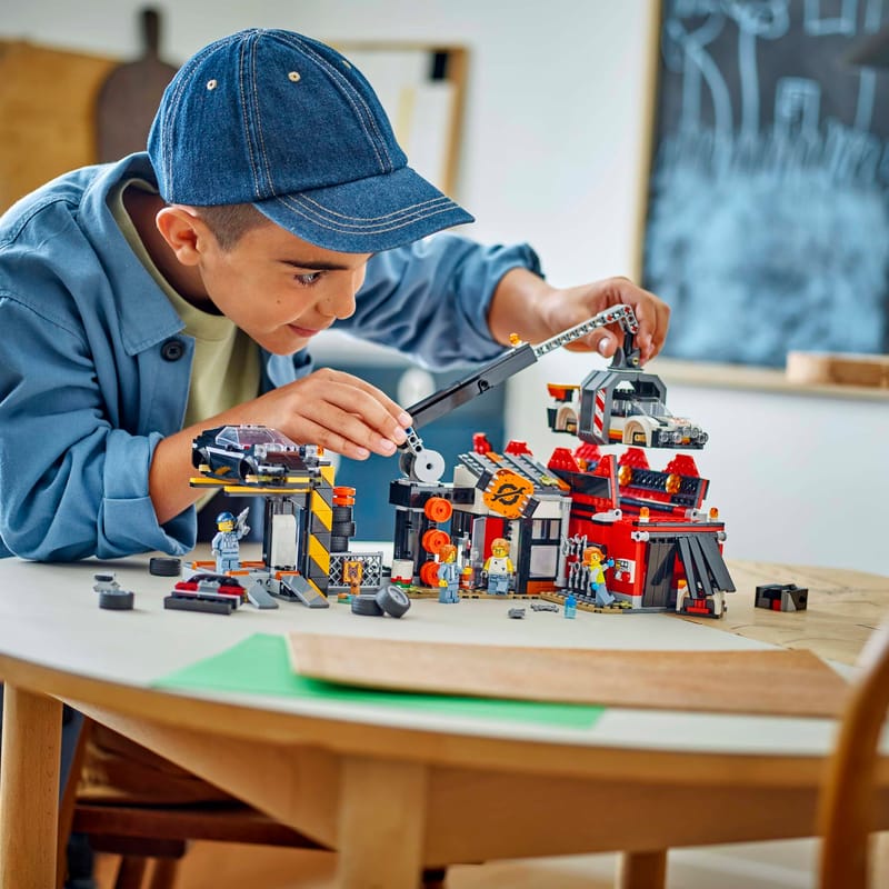 https://www.lego.com/cdn/cs/set/assets/blt645022a07f3f8566/60472_Lifestyle_cons_en-gb.jpg?fit=crop&quality=80&width=800&height=800&dpr=1