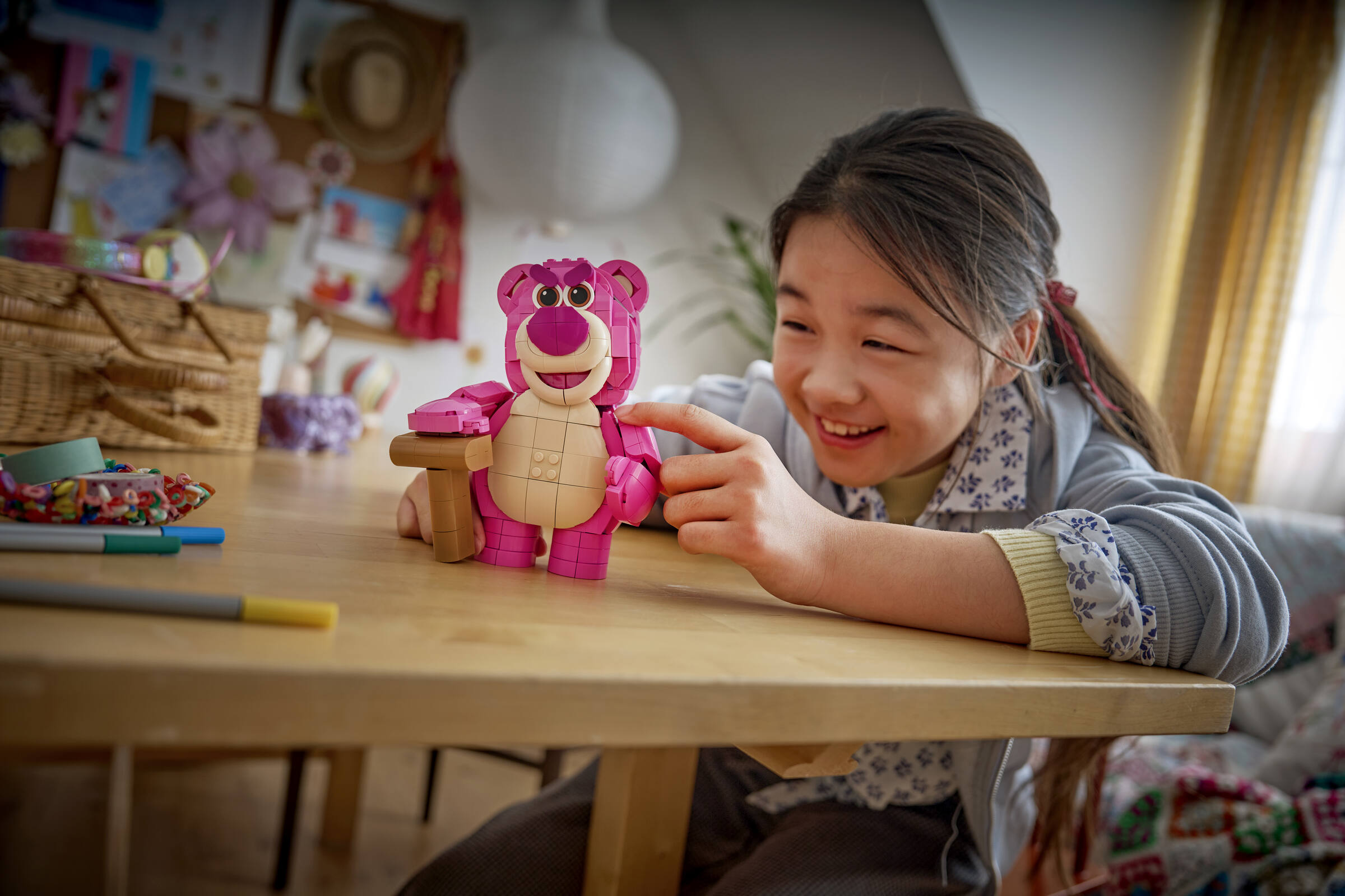 https://www.lego.com/cdn/cs/set/assets/blt949cd0a341bab233/blt564dbee2b14df60d-43306_Lifestyle_cons.jpg