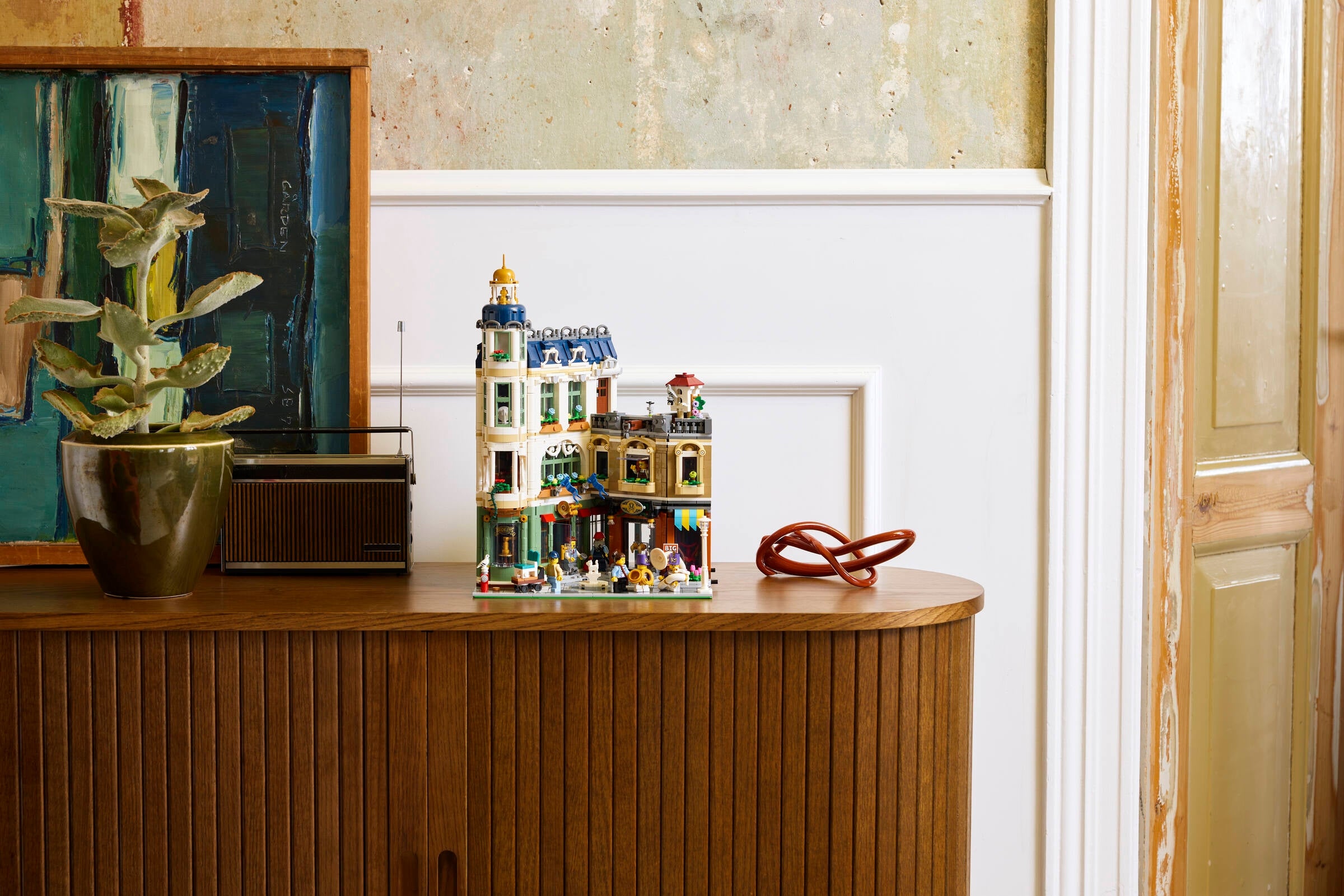 LEGO Icons Shopping Street 11371 Vintage European Modular Building Set-Lego / Icons-Bricking Lebanon