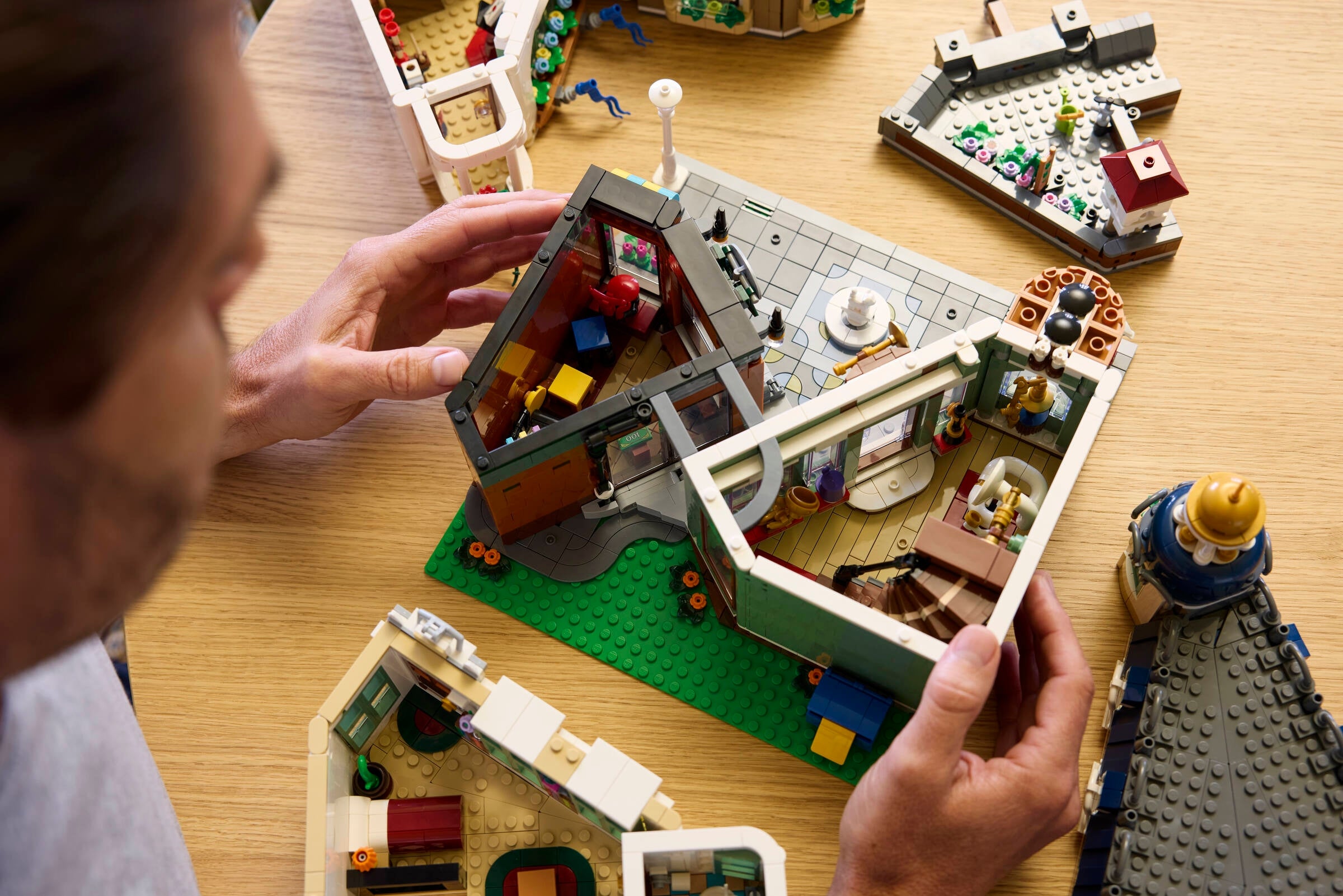 LEGO Icons Shopping Street 11371 Vintage European Modular Building Set-Lego / Icons-Bricking Lebanon