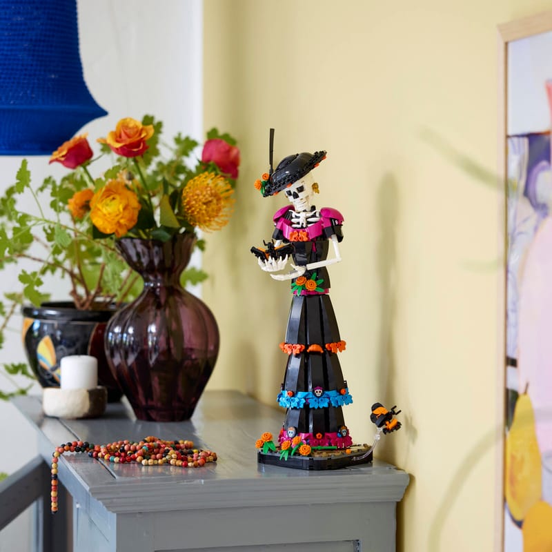 LEGO Ideas - La Catrina Buildable Desk Decor Set - 21372