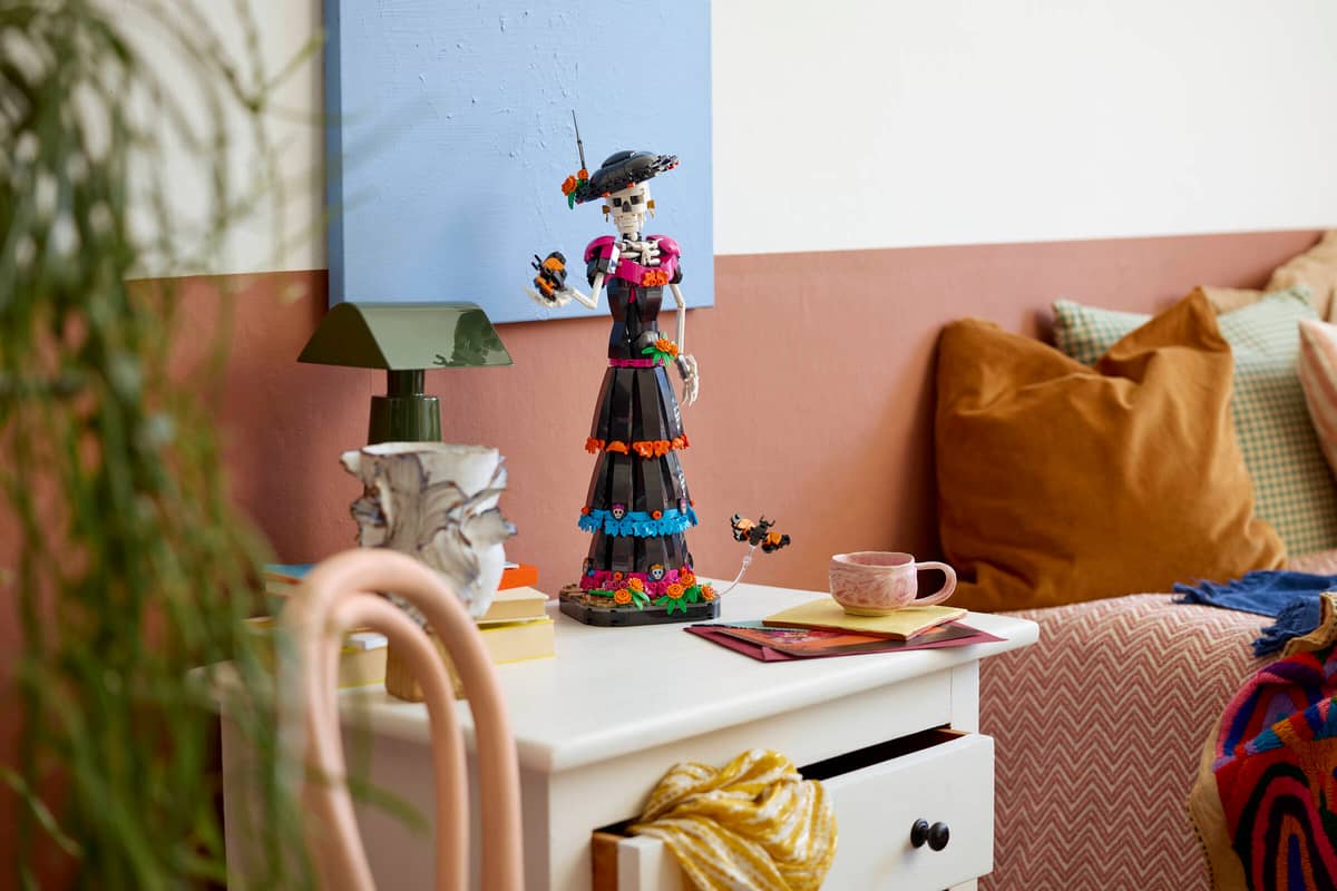 LEGO Ideas - La Catrina Buildable Desk Decor Set - 21372