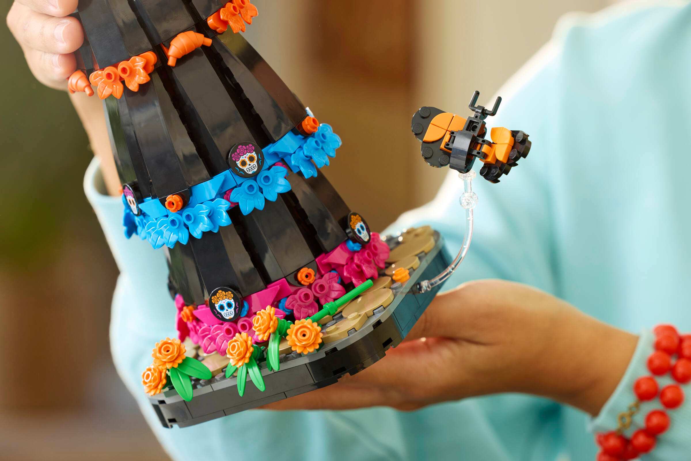 LEGO Ideas - La Catrina Buildable Desk Decor Set - 21372