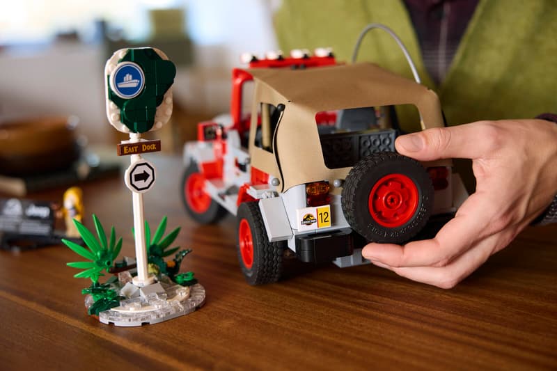 LEGO Jurassic Park Jeep Wrangler 77984