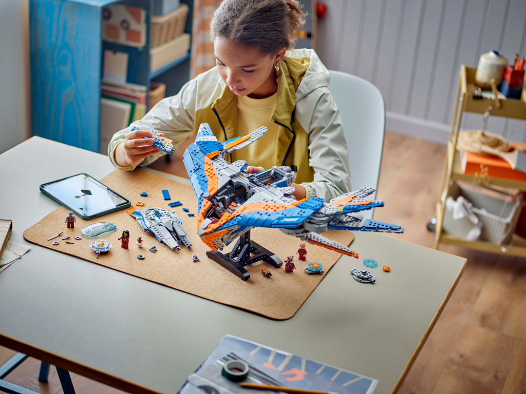 https://www.lego.com/cdn/cs/set/assets/blt742c1f05524f36cb/76286_Lifestyle3.png