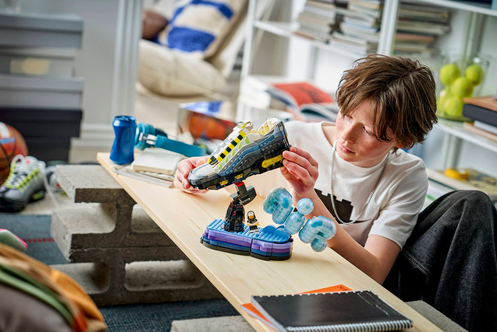 https://www.lego.com/cdn/cs/set/assets/blt3080eebaf76712d8/blte76f8eeef463f0d2-43025_Lifestyle_cons.jpg