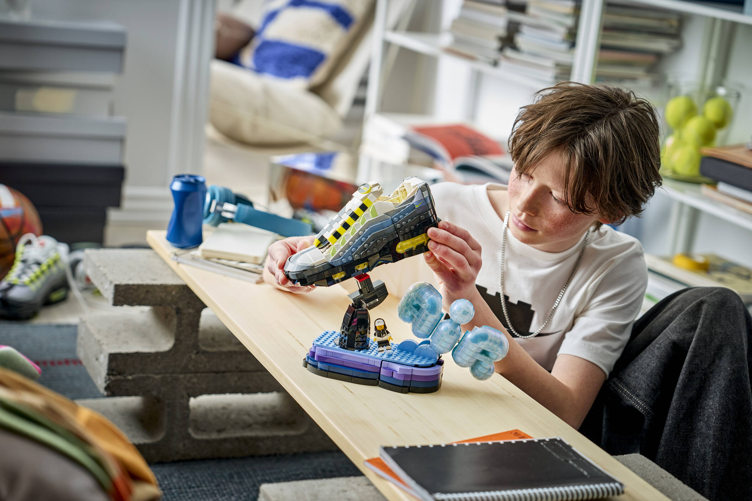https://www.lego.com/cdn/cs/set/assets/blt3080eebaf76712d8/blte76f8eeef463f0d2-43025_Lifestyle_cons.jpg