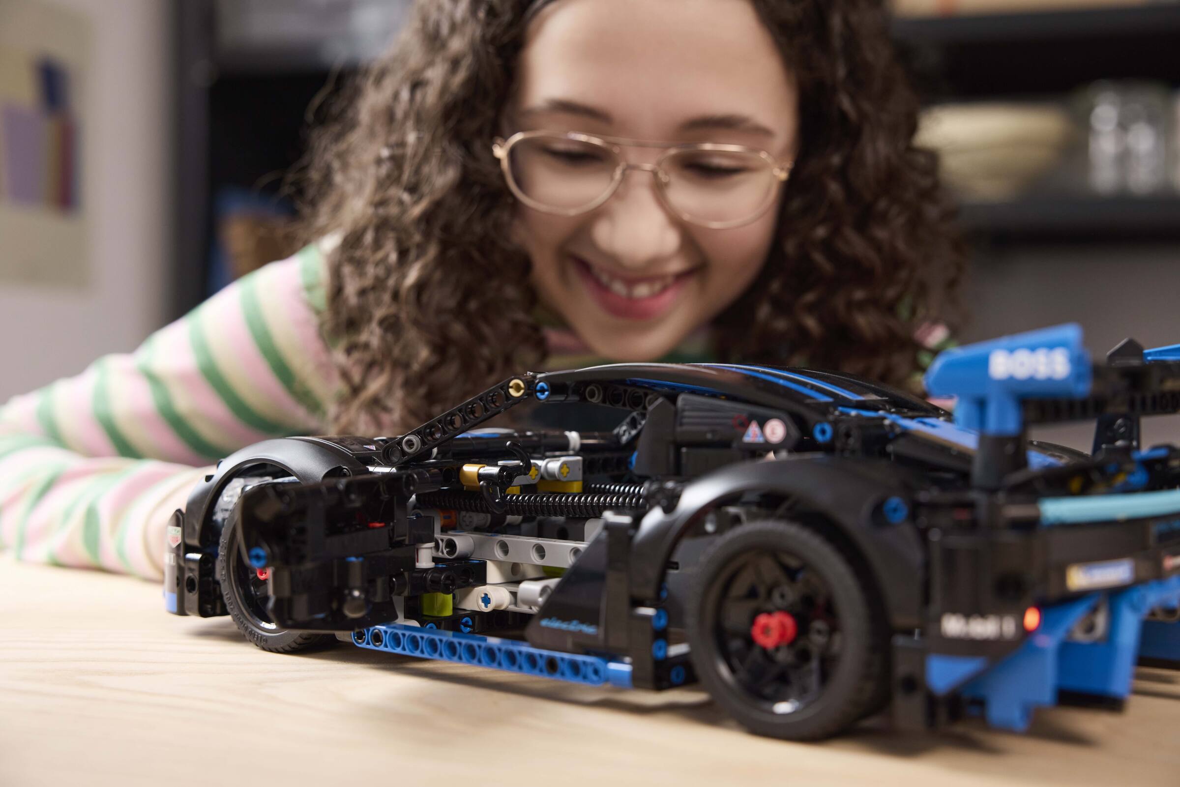 https://www.lego.com/cdn/cs/set/assets/blt29dbfe434ad05196/42176_Lifestyle_Cons_3.jpg