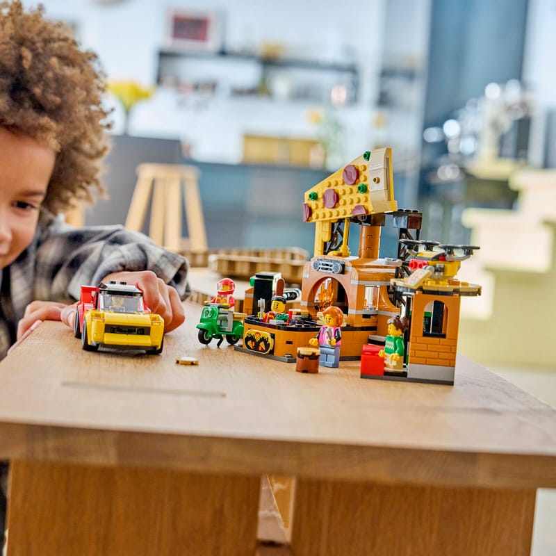 https://www.lego.com/cdn/cs/set/assets/blta80a16d641ee01b9/blt0122db24849b46a8-60496_Lifestyle_cons.jpg?fit=crop&quality=80&width=800&height=800&dpr=1