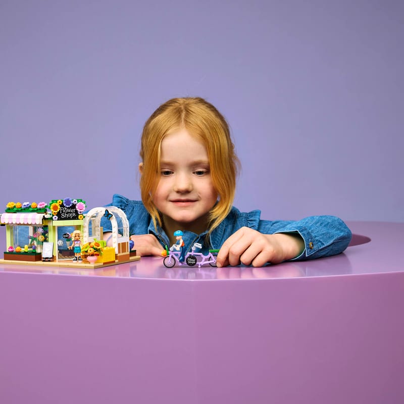 https://www.lego.com/cdn/cs/set/assets/blta5b579ce5ab93bce/blt09595536fe8674bc-42693_Lifestyle_Cons.jpg?fit=crop&quality=80&width=800&height=800&dpr=1