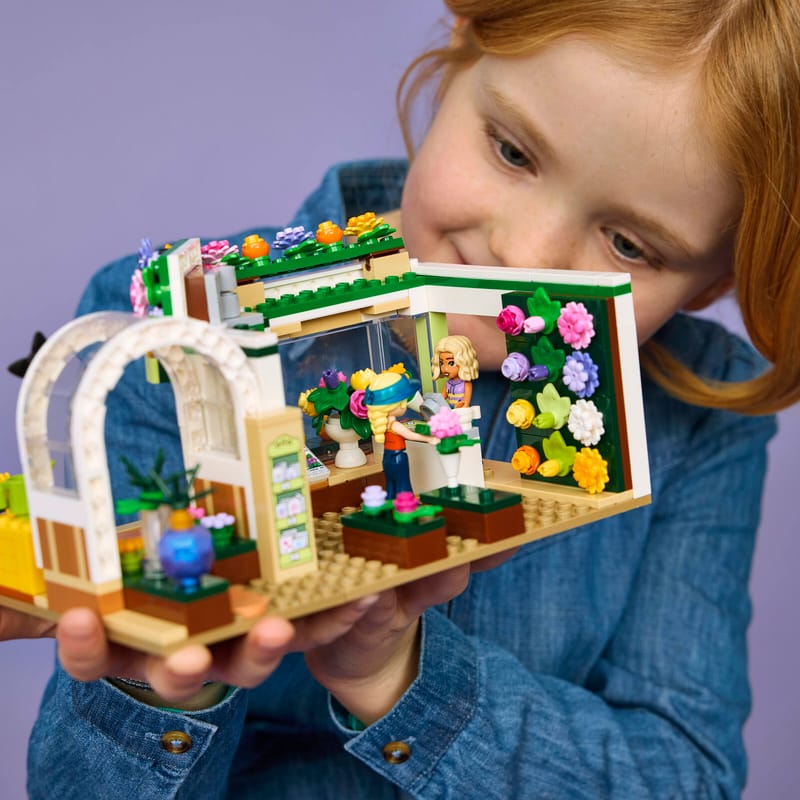 https://www.lego.com/cdn/cs/set/assets/blt99b9d702476086d0/blt09595536fe8674bc-42693_Lifestyle_Cons_02.jpg?fit=crop&quality=80&width=800&height=800&dpr=1
