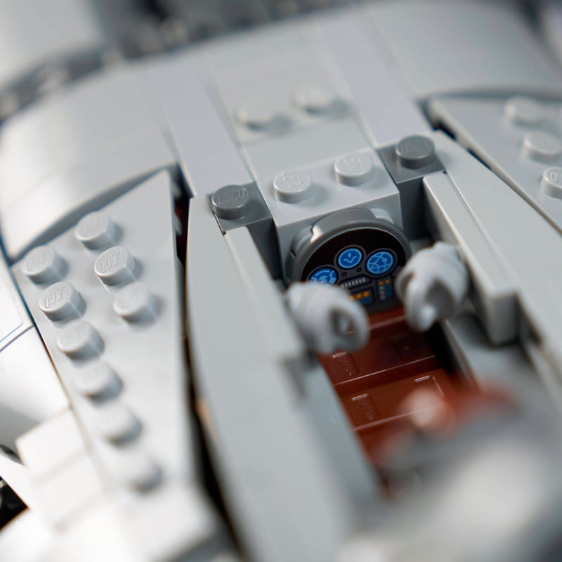 https://www.lego.com/cdn/cs/set/assets/blt4a2896aee386d466/blt2f8fb720e38f6e09-75442_Lifestyle_Build_04.jpg?fit=crop&quality=80&width=800&height=800&dpr=1