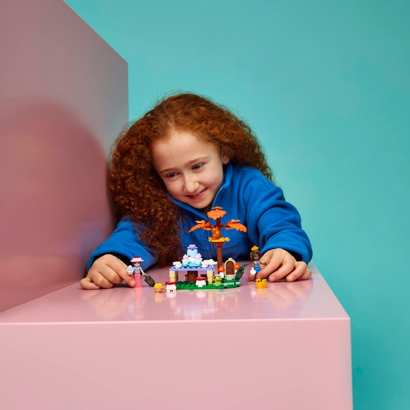 https://www.lego.com/cdn/cs/set/assets/blt234e158f4bcfff14/blt367e2131ca56a3eb-42690_Lifestyle_Cons.jpg?fit=crop&quality=80&width=800&height=800&dpr=1