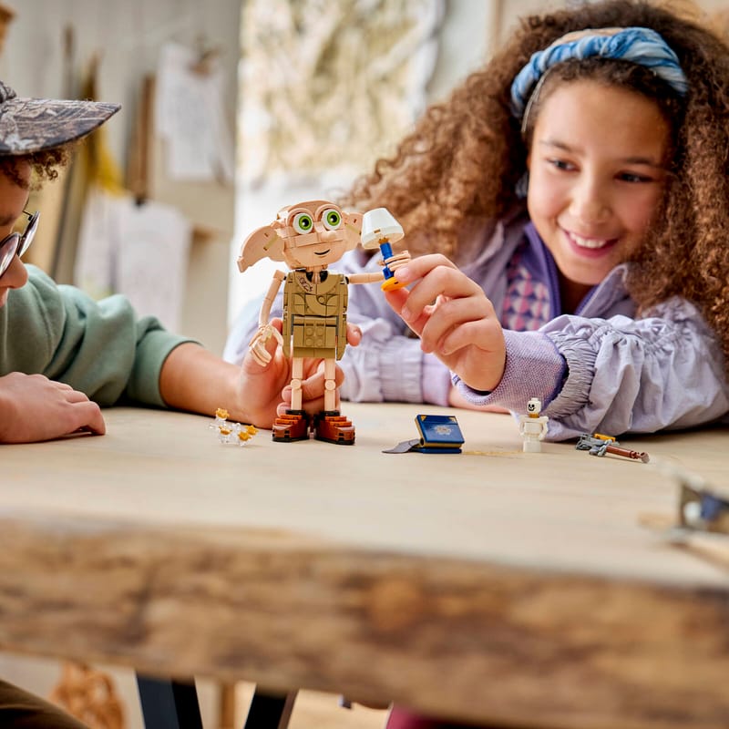 https://www.lego.com/cdn/cs/set/assets/bltfbbce48c619325ce/blt46c340d866ff0c2f-76469_Lifestyle_cons.jpg?fit=crop&quality=80&width=800&height=800&dpr=1