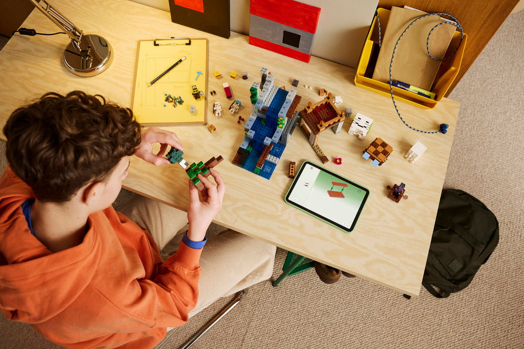 https://www.lego.com/cdn/cs/set/assets/blt9c0010affcc36f20/blt486edd329f0f51a4-21597_Lifestyle_Build.jpg