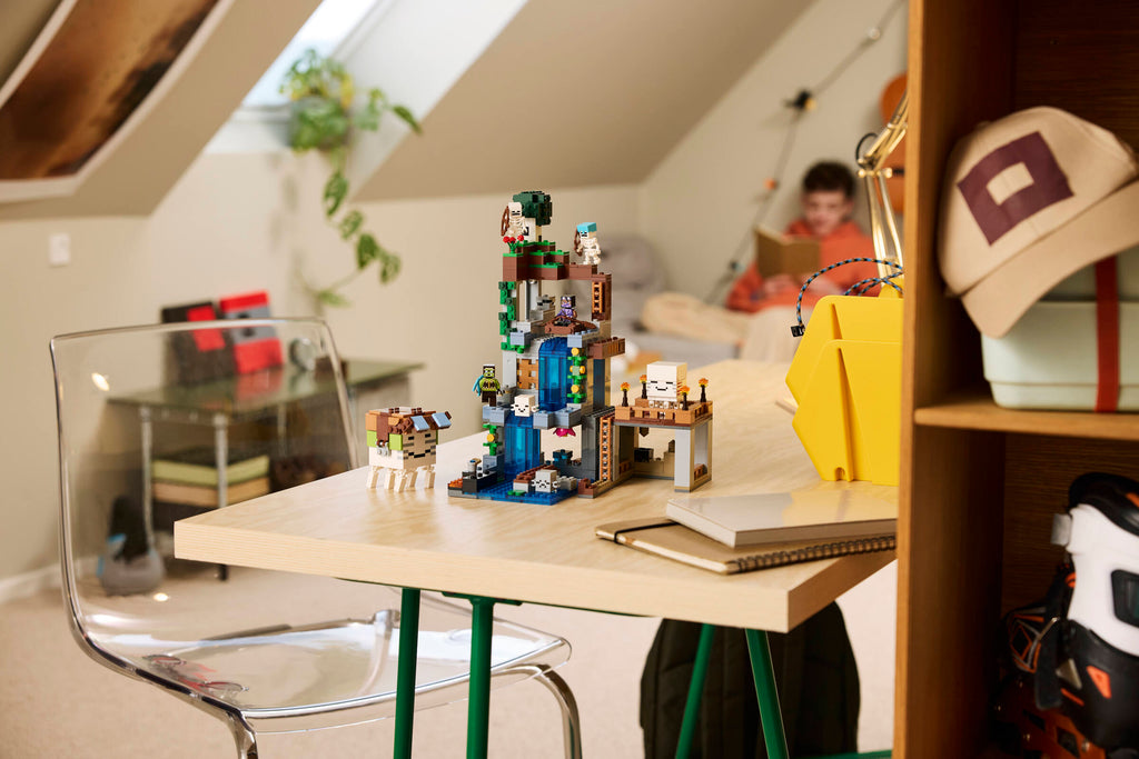 https://www.lego.com/cdn/cs/set/assets/blt3f0c7c414d51eba9/blt486edd329f0f51a4-21597_Lifestyle_Envr.jpg