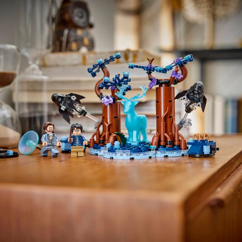 https://www.lego.com/cdn/cs/set/assets/blt19dd3e27d1cb0128/blt601a52db5f25d635-76475_Lifestyle_envr.jpg?fit=crop&quality=80&width=800&height=800&dpr=1