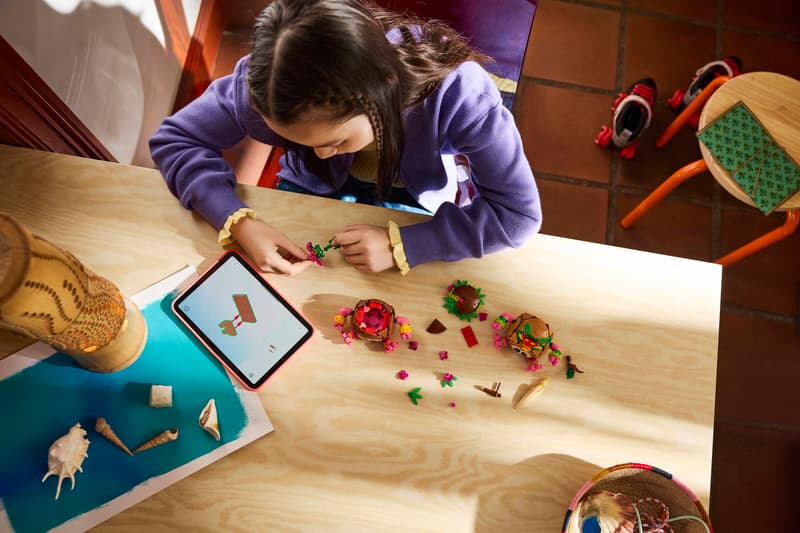 https://www.lego.com/cdn/cs/set/assets/bltdedf6f4f2075743c/blt61ce460cf4bb9a88-43293_Lifestyle_Build.jpg?format=webply&fit=bounds&quality=75&width=800&height=800&dpr=1