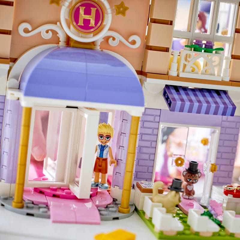 https://www.lego.com/cdn/cs/set/assets/blt5501235c5b8d10fe/blt630e1f33b9e4faab-42704_Lifestyle_cons_2.jpg?fit=crop&quality=80&width=800&height=800&dpr=1