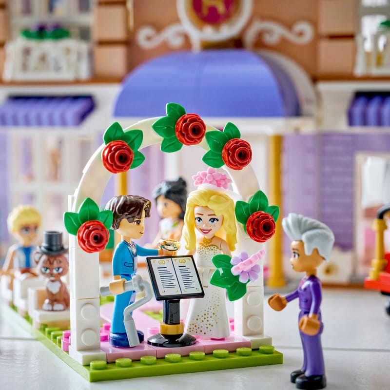 https://www.lego.com/cdn/cs/set/assets/blt4057a642b7737cc8/blt630e1f33b9e4faab-42704_Lifestyle_cons_3.jpg?fit=crop&quality=80&width=800&height=800&dpr=1