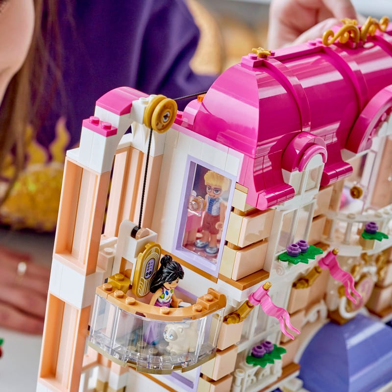 https://www.lego.com/cdn/cs/set/assets/blt0ee3a944429d5bdf/blt630e1f33b9e4faab-42704_Lifestyle_cons_4.jpg?fit=crop&quality=80&width=800&height=800&dpr=1