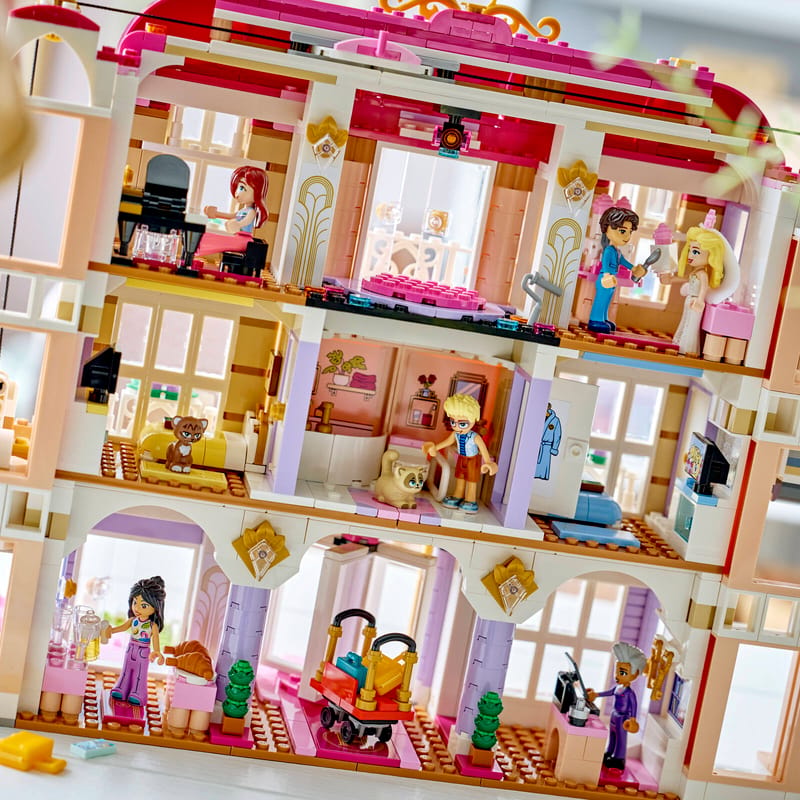 https://www.lego.com/cdn/cs/set/assets/blt437e3d1e71367f68/blt630e1f33b9e4faab-42704_Lifestyle_cons_5.jpg?fit=crop&quality=80&width=800&height=800&dpr=1