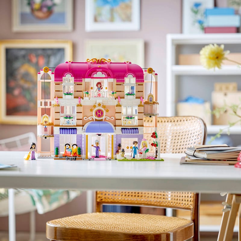 https://www.lego.com/cdn/cs/set/assets/blt08c56fc064ad83ee/blt630e1f33b9e4faab-42704_Lifestyle_envr.jpg?fit=crop&quality=80&width=800&height=800&dpr=1
