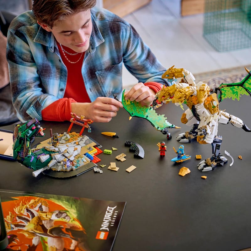 https://www.lego.com/cdn/cs/set/assets/blta039512157385f64/blt6c6d8825f3ae31df-71872_Lifestyle_build_en-us.jpg?fit=crop&quality=80&width=800&height=800&dpr=1
