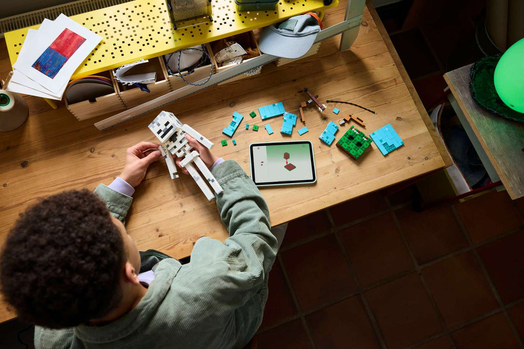 https://www.lego.com/cdn/cs/set/assets/bltd59ed01de8cf0dfe/blt7056ccc1d0e380db-21594_Lifestyle_Build.jpg?format=webply&fit=bounds&quality=60&width=800&height=800&dpr=2
