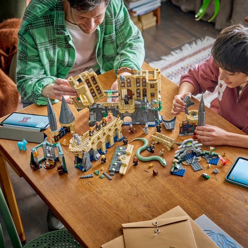 https://www.lego.com/cdn/cs/set/assets/blt1f4957b940406aef/blt71e715dde083de25-76473_Lifestyle_build.jpg?fit=crop&quality=80&width=800&height=800&dpr=1