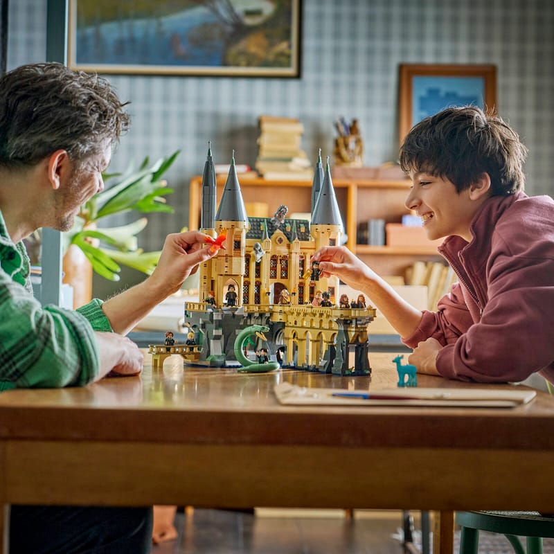 https://www.lego.com/cdn/cs/set/assets/bltb967a2033391e0cf/blt71e715dde083de25-76473_Lifestyle_cons.jpg?fit=crop&quality=80&width=800&height=800&dpr=1