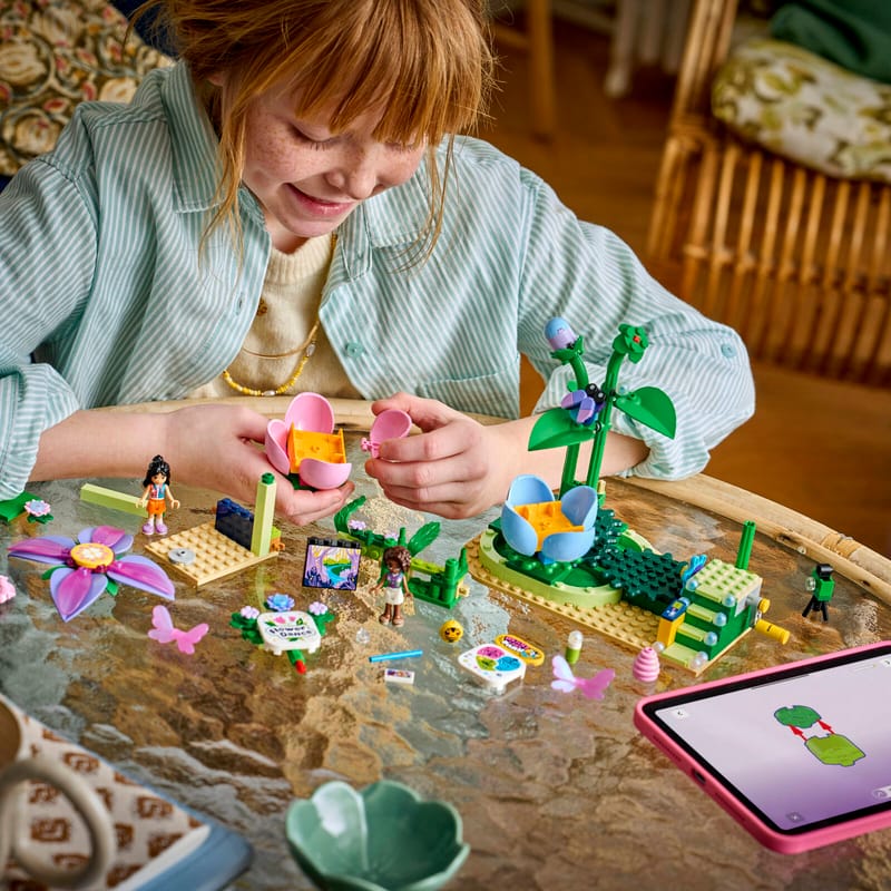 https://www.lego.com/cdn/cs/set/assets/blt7cd63d9ab24a2bcd/blt727dcb1234644824-42702_Lifestyle_build.jpg?fit=crop&quality=80&width=800&height=800&dpr=1