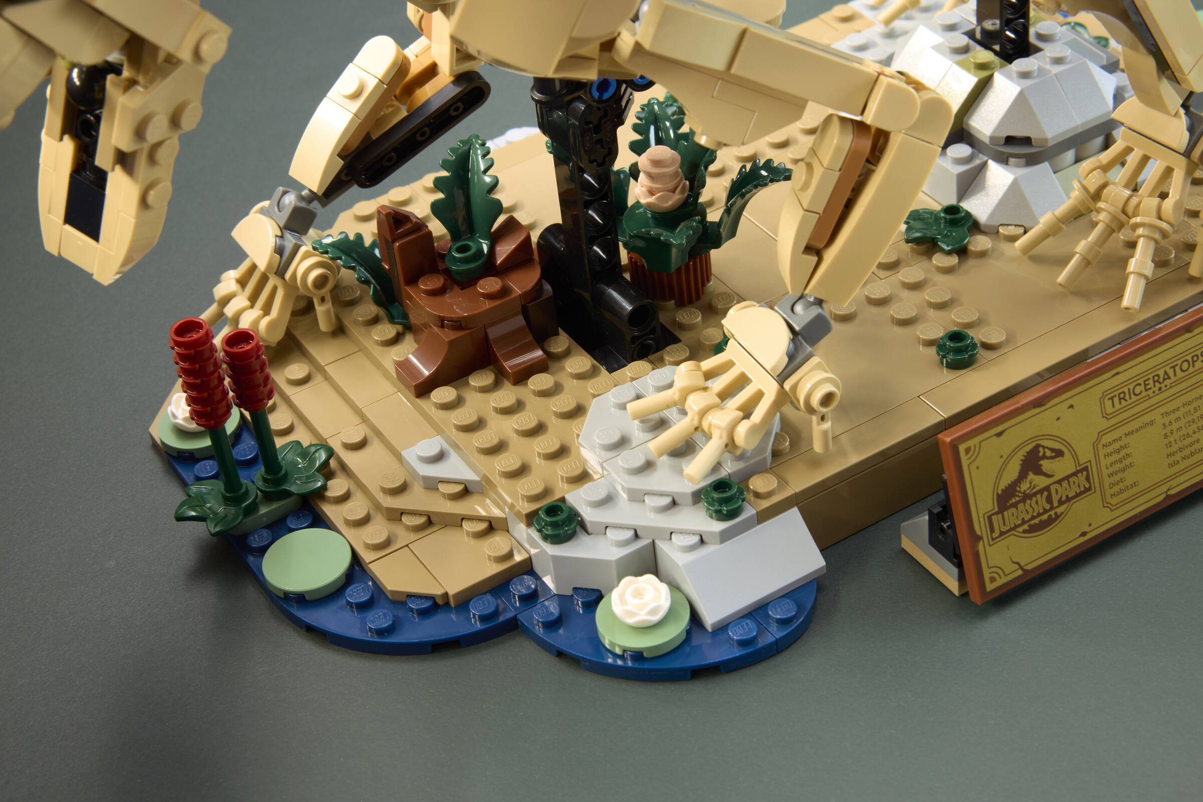 https://www.lego.com/cdn/cs/set/assets/blt78fc767184c64d65/blt7dfb23345a86bf30-77985_Lifestyle_Build_07.jpg