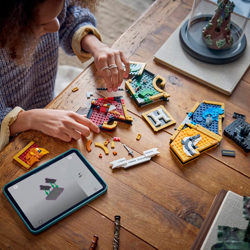 https://www.lego.com/cdn/cs/set/assets/blt1b5e89661668fc0b/blt8109326057a1ec3f-76462_Lifestyle_build.jpg?fit=crop&quality=80&width=800&height=800&dpr=1