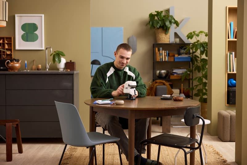 https://www.lego.com/cdn/cs/set/assets/blta49e57265499505e/blt867ce7d8ae18e66a-75458_Lifestyle_Cons_01.jpg?format=webply&fit=bounds&quality=75&width=800&height=800&dpr=1