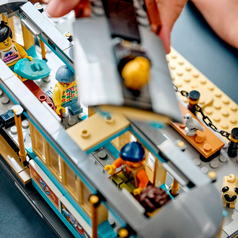 https://www.lego.com/cdn/cs/set/assets/blt27f93a64103477a3/blt9b24b376a275fe12-60506_Lifestyle_cons_3.jpg?fit=crop&quality=80&width=800&height=800&dpr=1