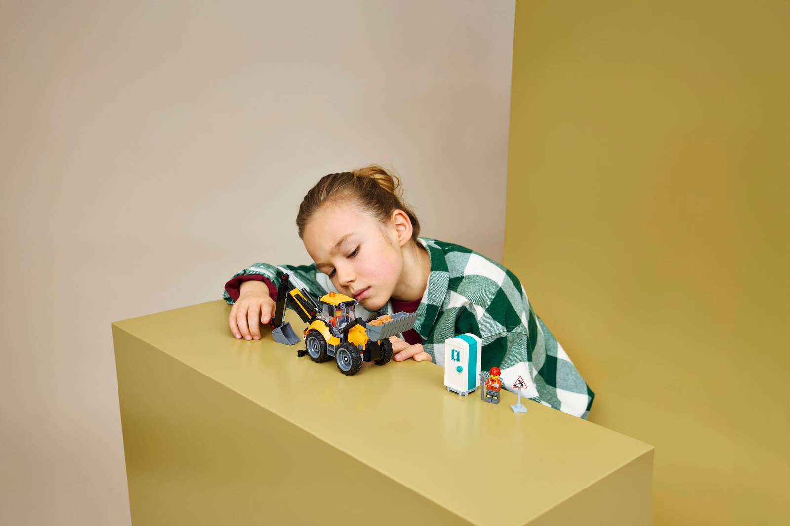 https://www.lego.com/cdn/cs/set/assets/bltbe4290937d502065/blta311a6424f975f77-60480_Lifestyle_Cons.jpg?format=webply&fit=bounds&quality=60&width=800&height=800&dpr=2