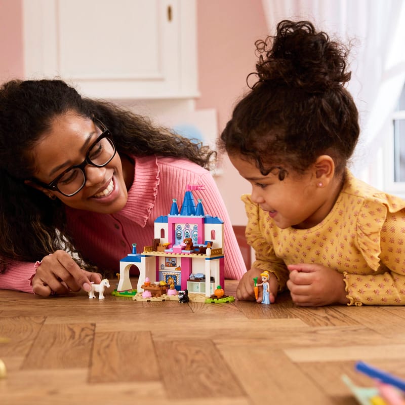 https://www.lego.com/cdn/cs/set/assets/bltc37197f9f7bcc1f2/blta619083a86d101f7-43283_Lifestyle_Cons.jpg?fit=crop&quality=80&width=800&height=800&dpr=1