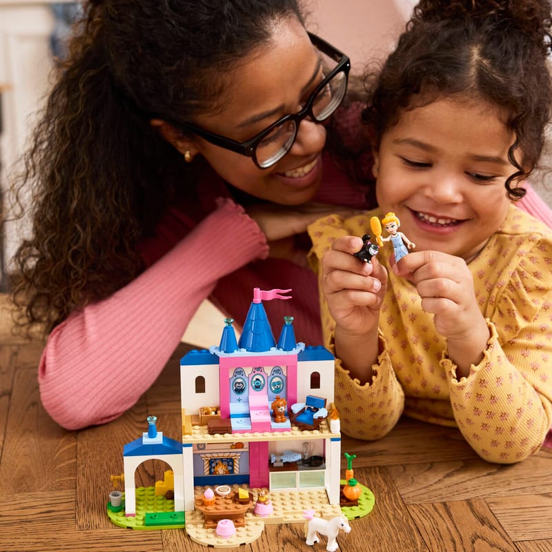 https://www.lego.com/cdn/cs/set/assets/blt522eb09127e352d7/blta619083a86d101f7-43283_Lifestyle_Cons_2.jpg?fit=crop&quality=80&width=800&height=800&dpr=1